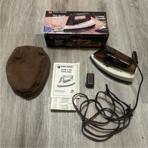 Vintage BLACK & DECKER The Small Wonder steam and dry travel clothing iron